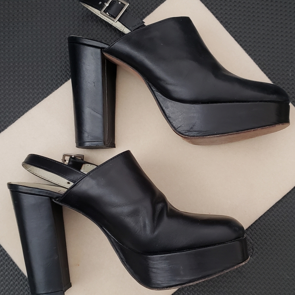 Guess Mule Platforms size 5.5
